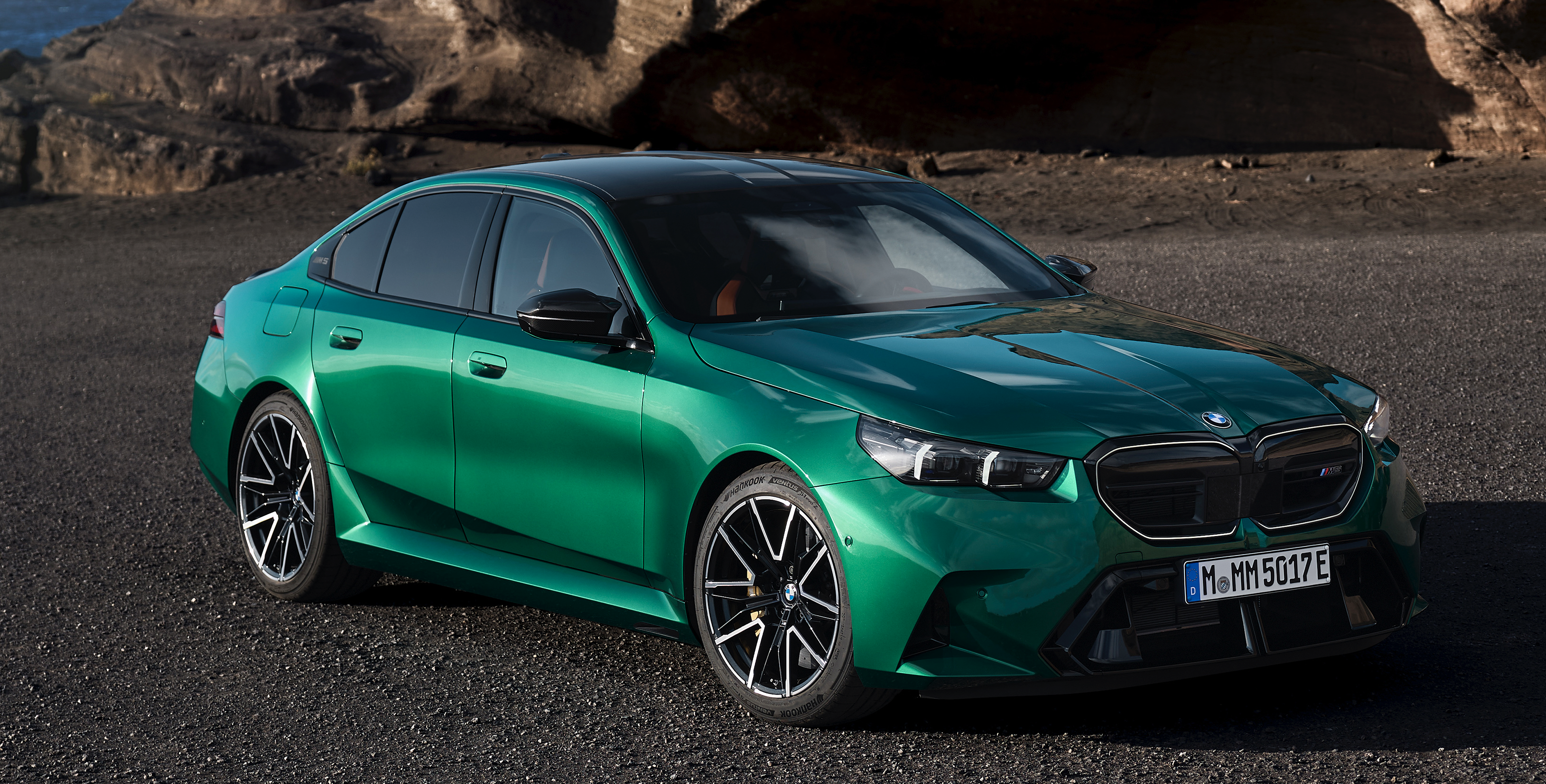BMW M5 | nový model | 2024 | super sportovní sedan | V8 biturbo hybrid | výkon 727 koní | první objednávky online | nové auto do výroby | AUTOiBUY.com